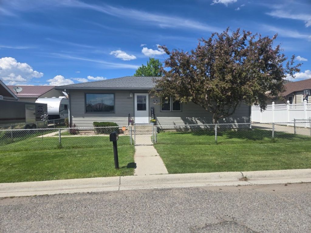 Photo of 2805 Walnut Street, Butte, MT 59701 (MLS # 30071917)