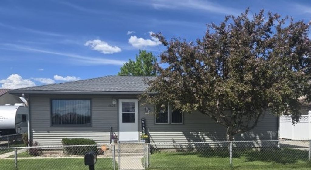 Photo of 2805 Walnut Street, Butte, MT 59701 (MLS # 30071917)