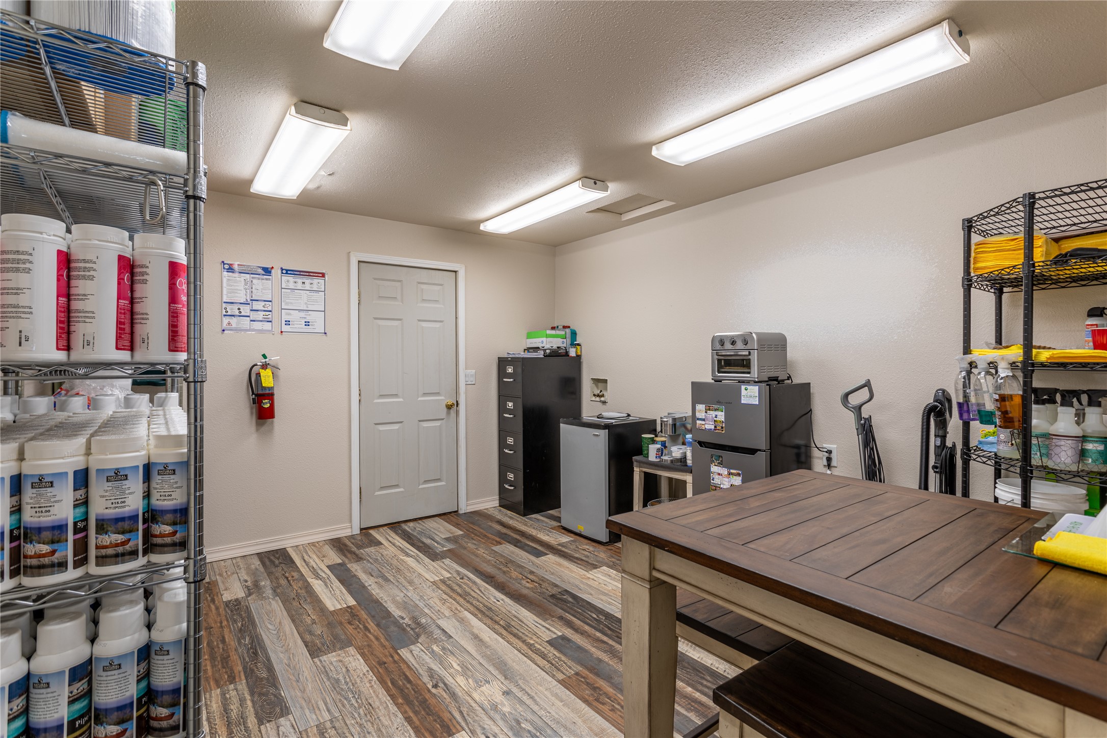 Victor, Montana 59875, United States, ,Commercial,Active,59687