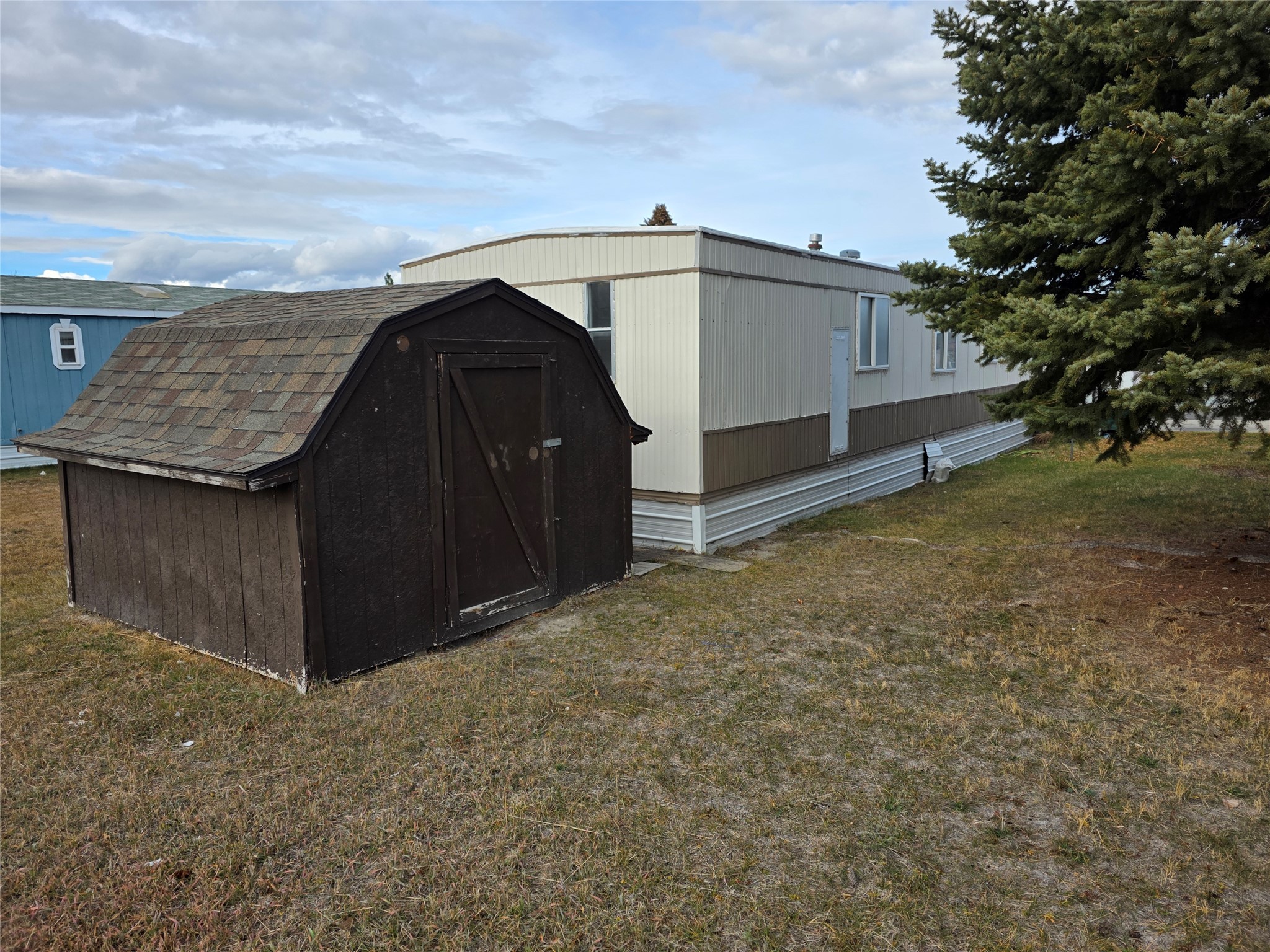 1805 Joslyn Street 327