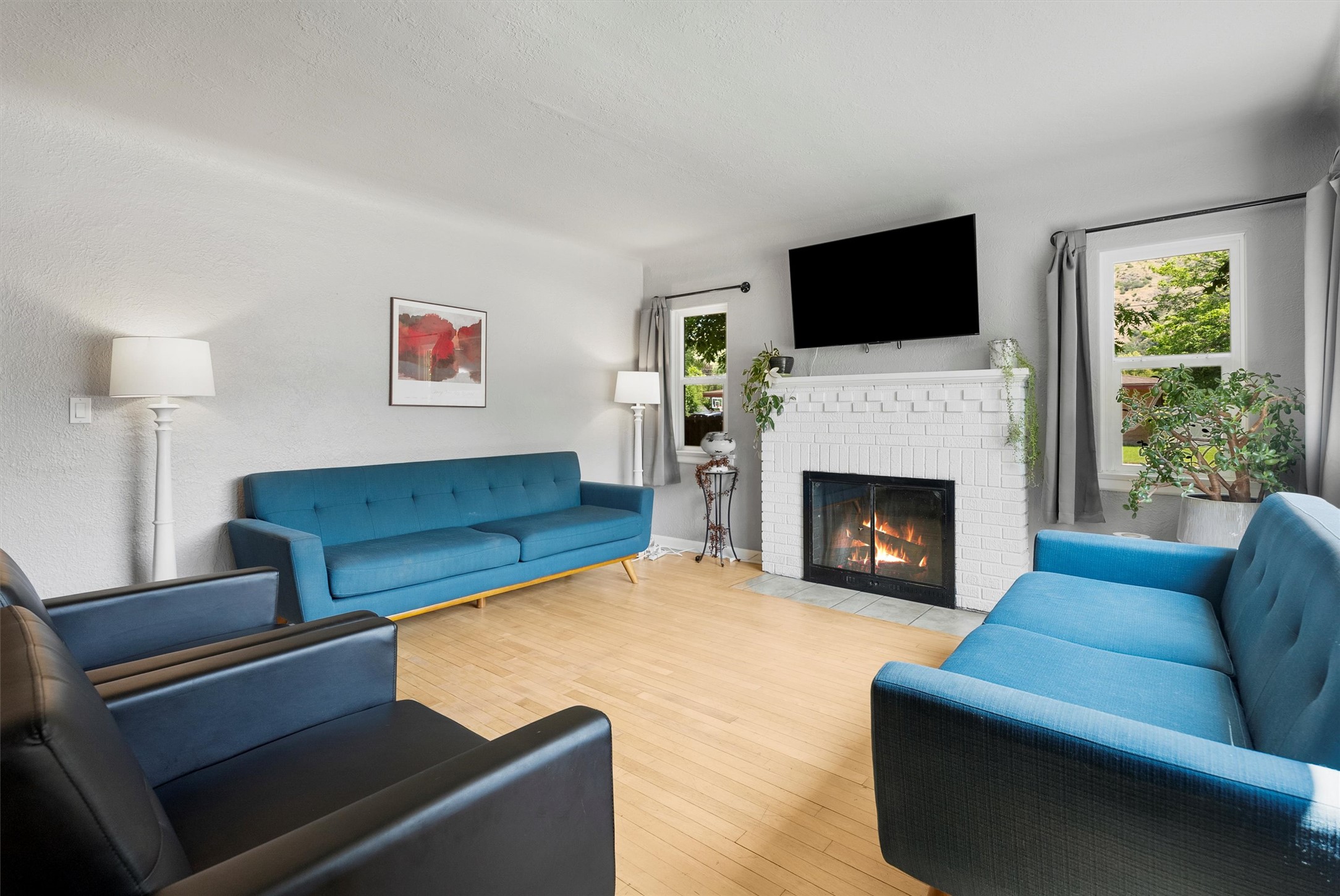 546 Woodworth Avenue