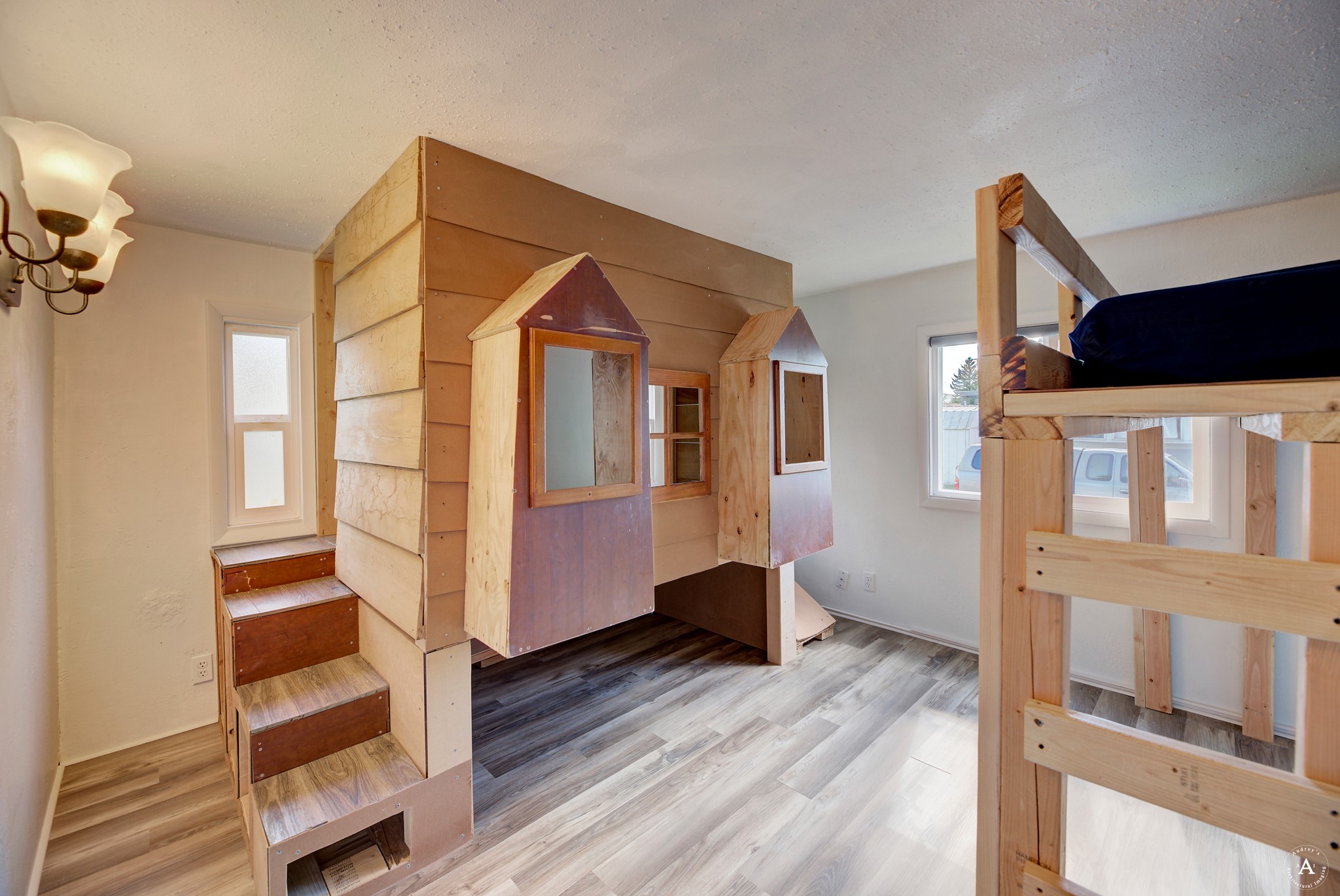 Helena, Montana 59601, United States, 2 Bedrooms Bedrooms, ,1 BathroomBathrooms,Residential,Pending,55138