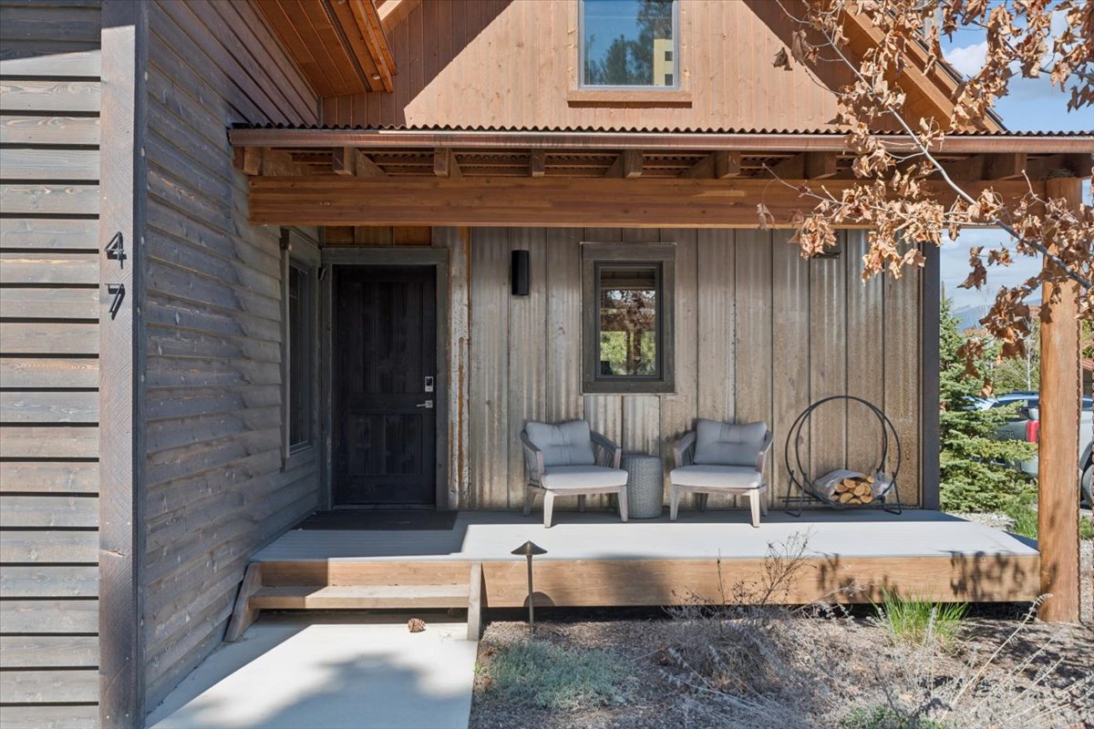 47 Cottage Lake Lane
