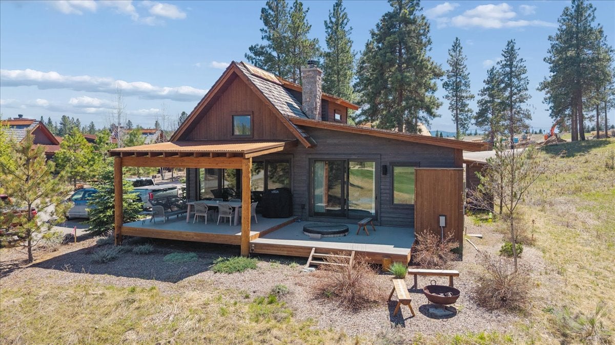 47 Cottage Lake Lane