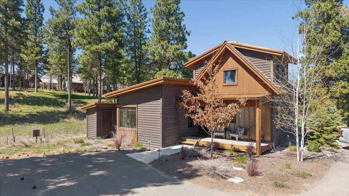 47 Cottage Lake Lane
