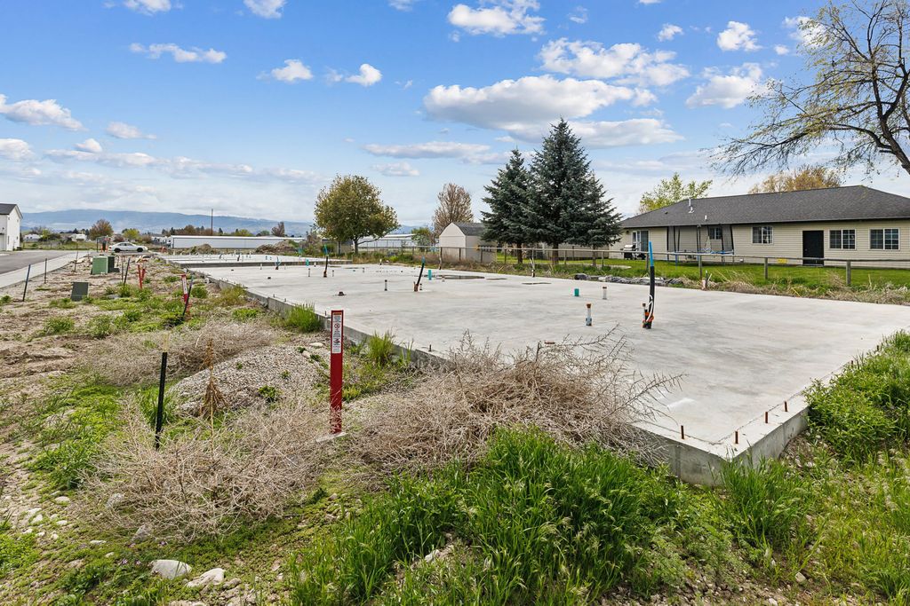 Photo of 201, 203,205, 207 Amusement Avenue, Hamilton, MT 59840 (MLS # 30064982)