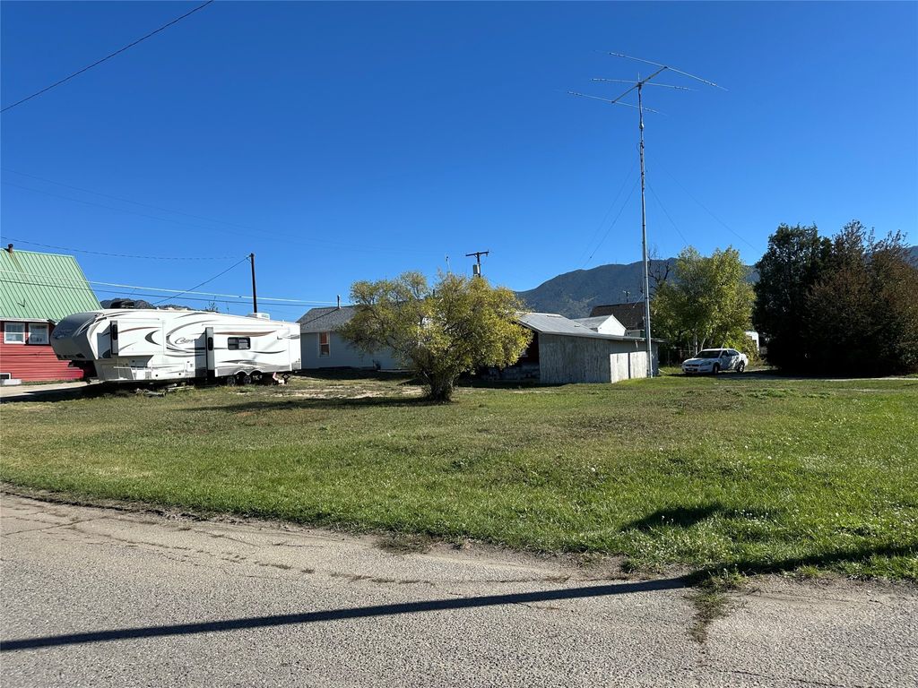 Photo of 1801 Yale Avenue, Butte, MT 59701 (MLS # 30068422)