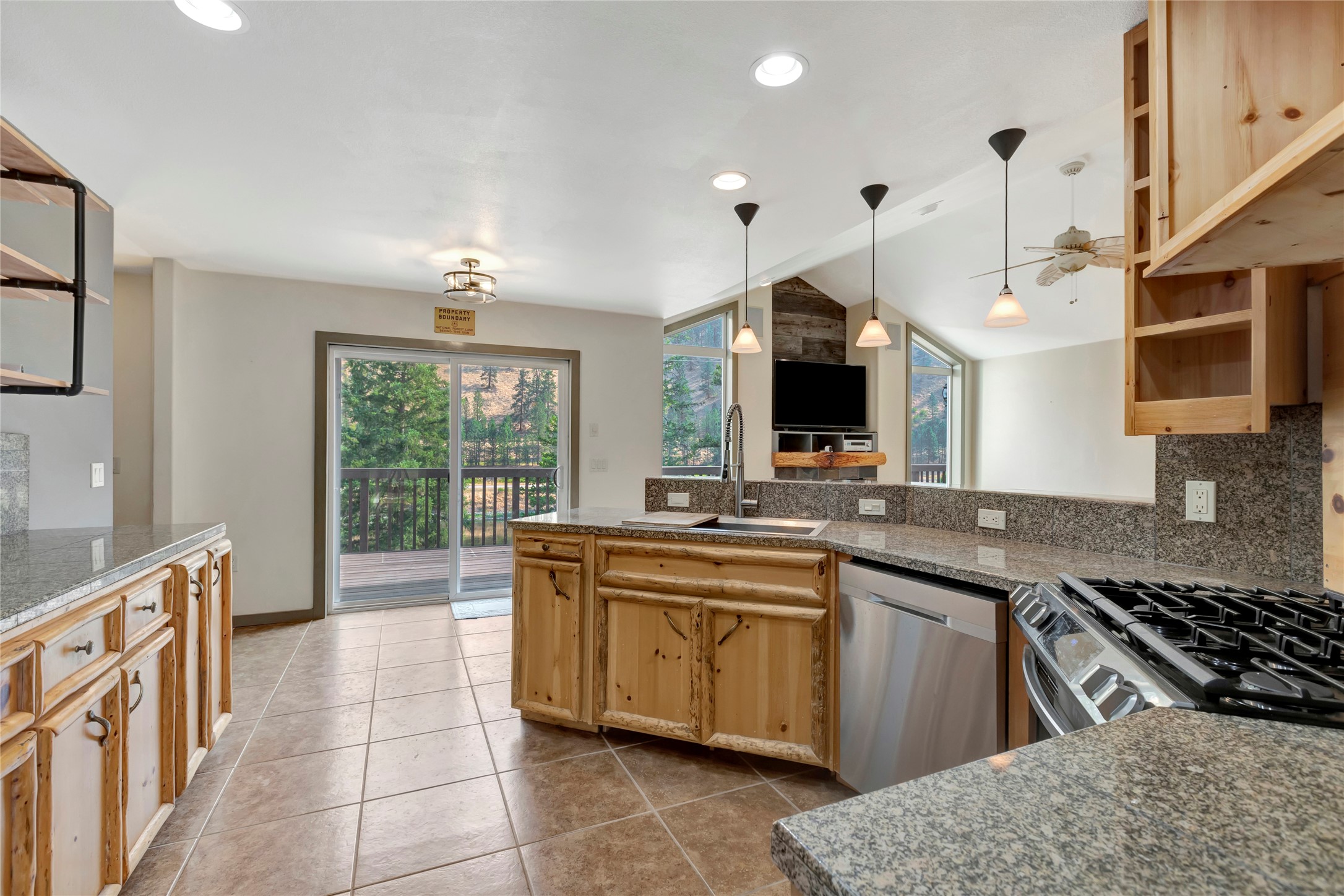 Superior, Montana 59872, United States, 5 Bedrooms Bedrooms, ,3 BathroomsBathrooms,Residential,Pending,49835