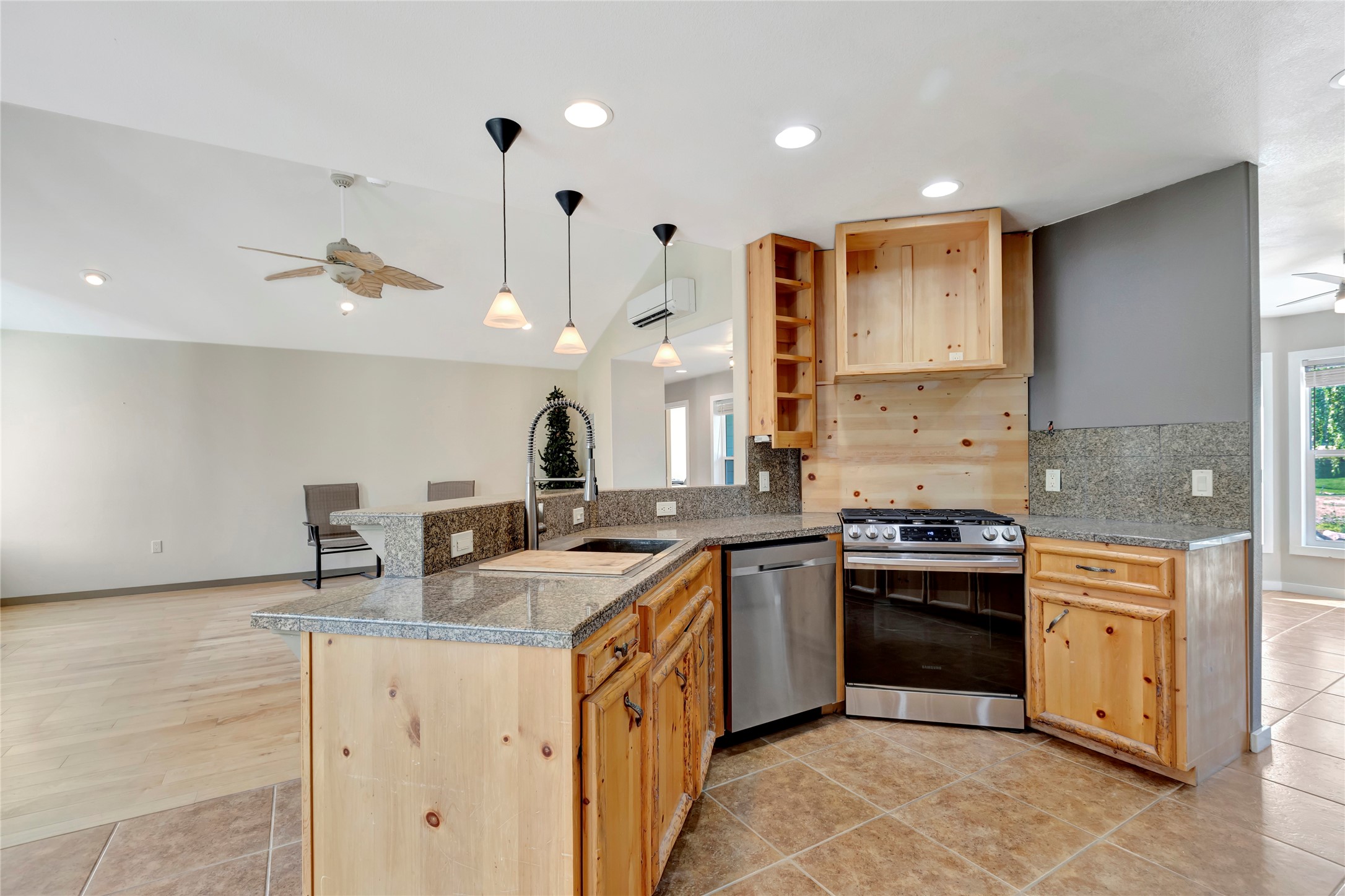 Superior, Montana 59872, United States, 5 Bedrooms Bedrooms, ,3 BathroomsBathrooms,Residential,Pending,49835