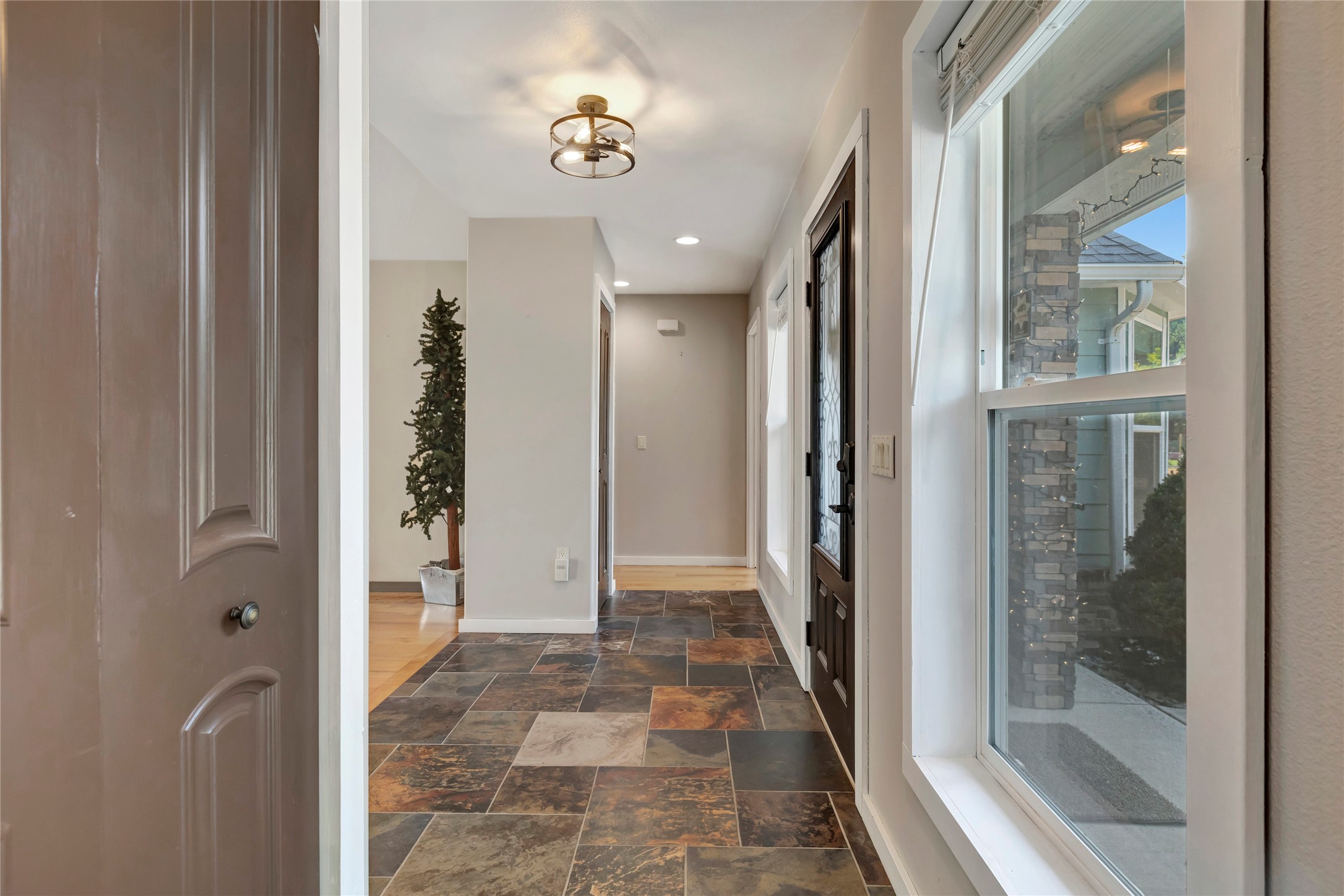 Superior, Montana 59872, United States, 5 Bedrooms Bedrooms, ,3 BathroomsBathrooms,Residential,Pending,49835