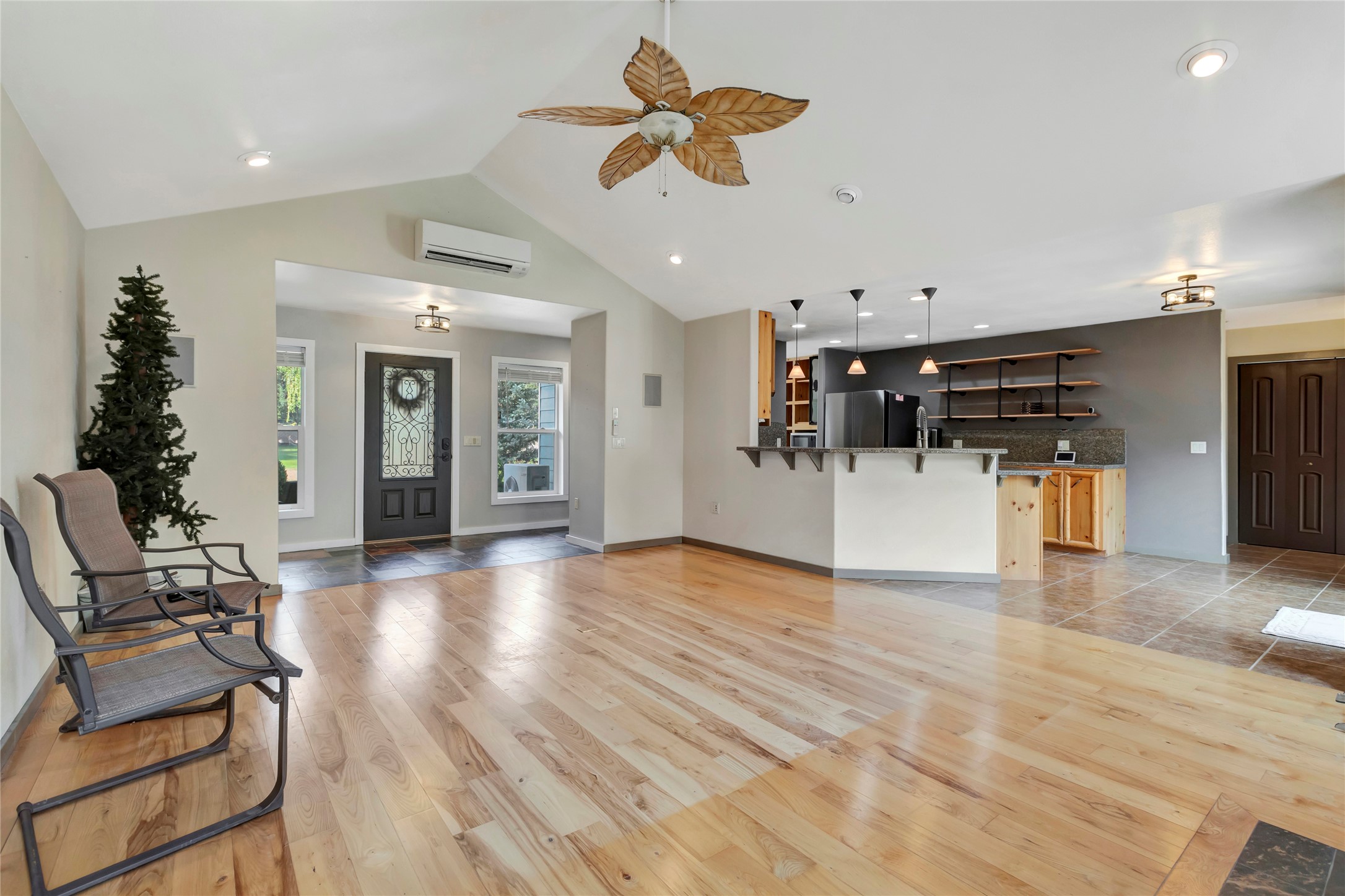 Superior, Montana 59872, United States, 5 Bedrooms Bedrooms, ,3 BathroomsBathrooms,Residential,Pending,49835