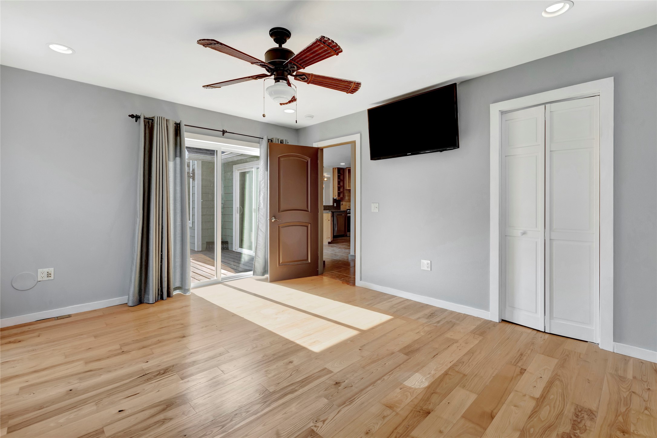 Superior, Montana 59872, United States, 5 Bedrooms Bedrooms, ,3 BathroomsBathrooms,Residential,Pending,49835