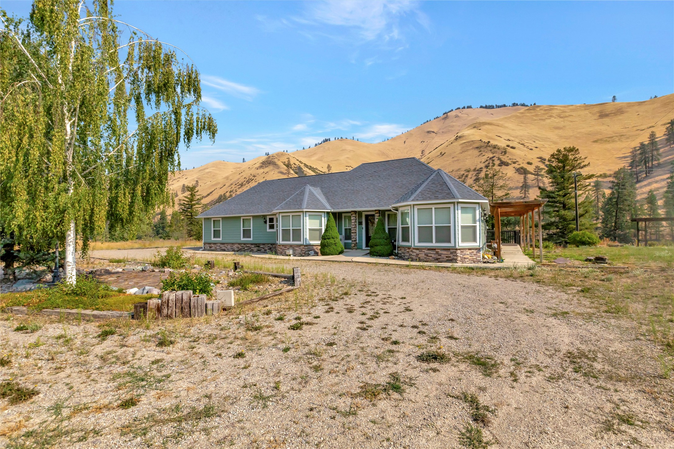 Superior, Montana 59872, United States, 5 Bedrooms Bedrooms, ,3 BathroomsBathrooms,Residential,Pending,49835