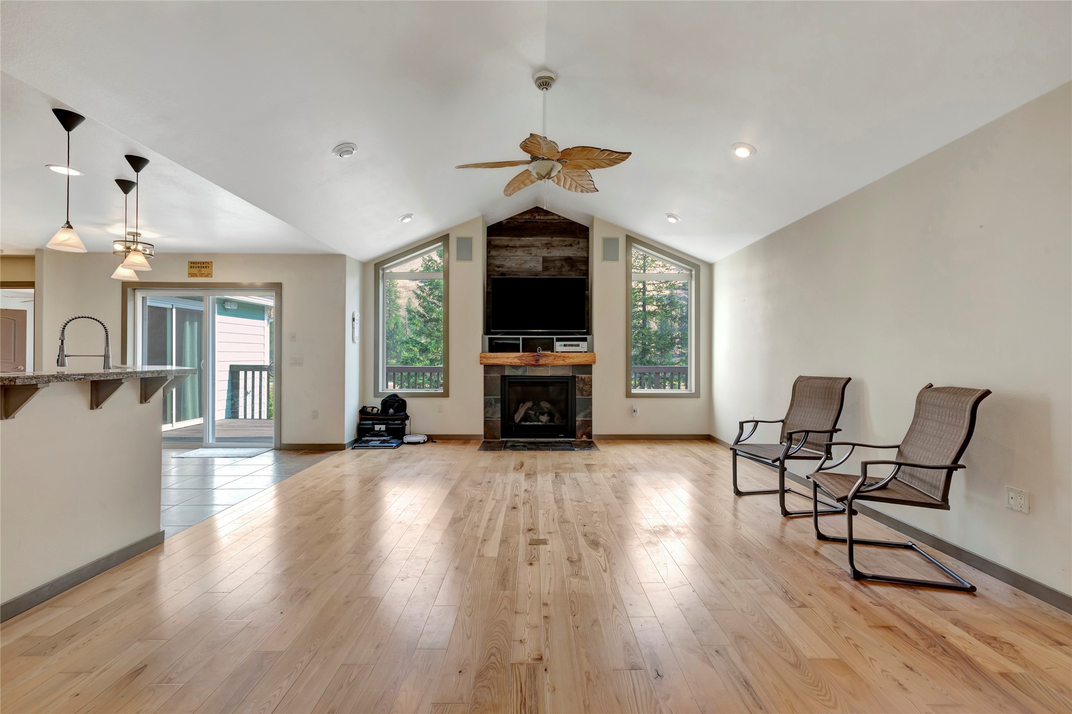 Superior, Montana 59872, United States, 5 Bedrooms Bedrooms, ,3 BathroomsBathrooms,Residential,Pending,49835