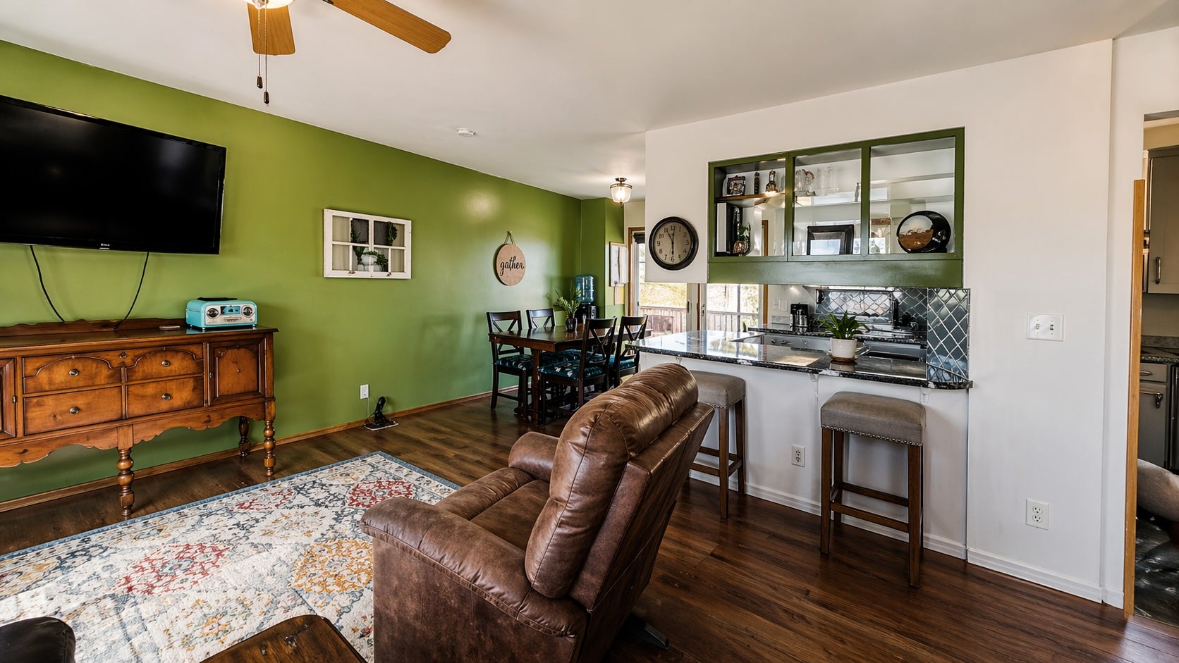 218 5th Avenue NE