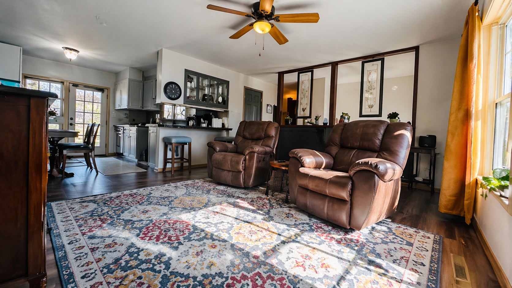 218 5th Avenue NE