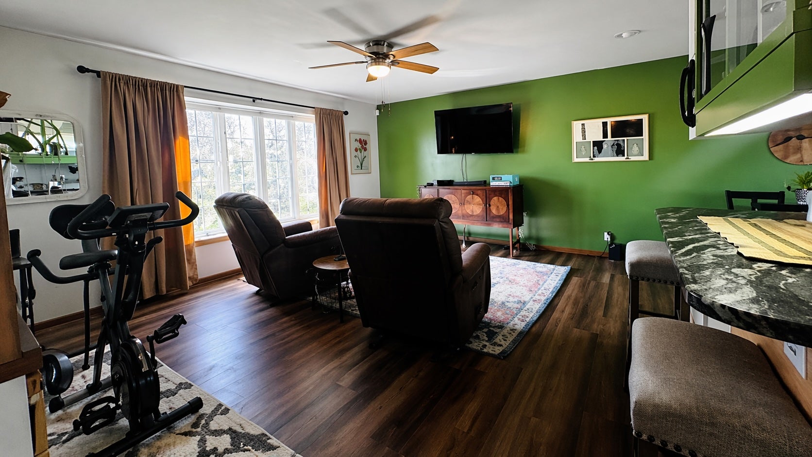 218 5th Avenue NE