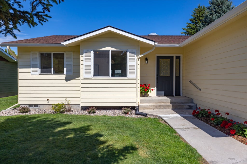 Photo of 152 W Nicklaus Avenue, Kalispell, MT 59901 (MLS # 30074704)