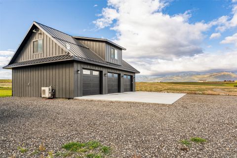 Photo of 1013 Majestic Pine Place, Stevensville, MT 59870 (MLS # 30060100)