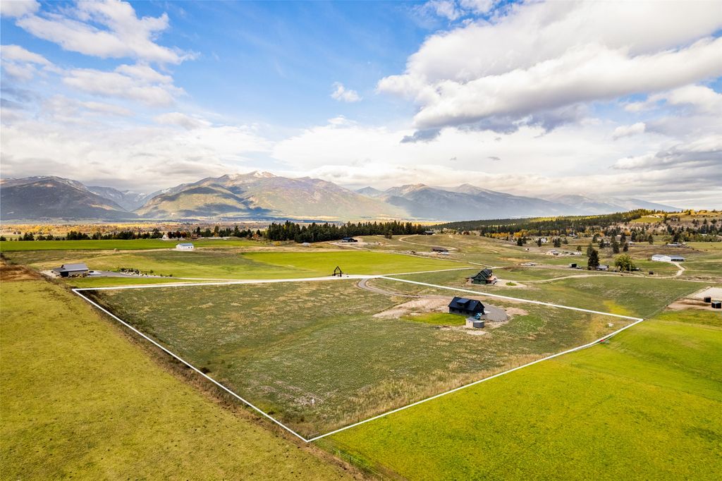 Photo of 1013 Majestic Pine Place, Stevensville, MT 59870 (MLS # 30060100)