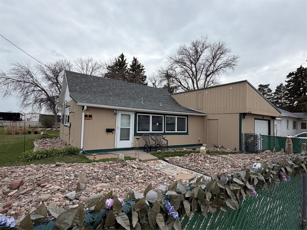Photo of 608 4th Avenue NW, Great Falls, MT 59404 (MLS # 30069583)