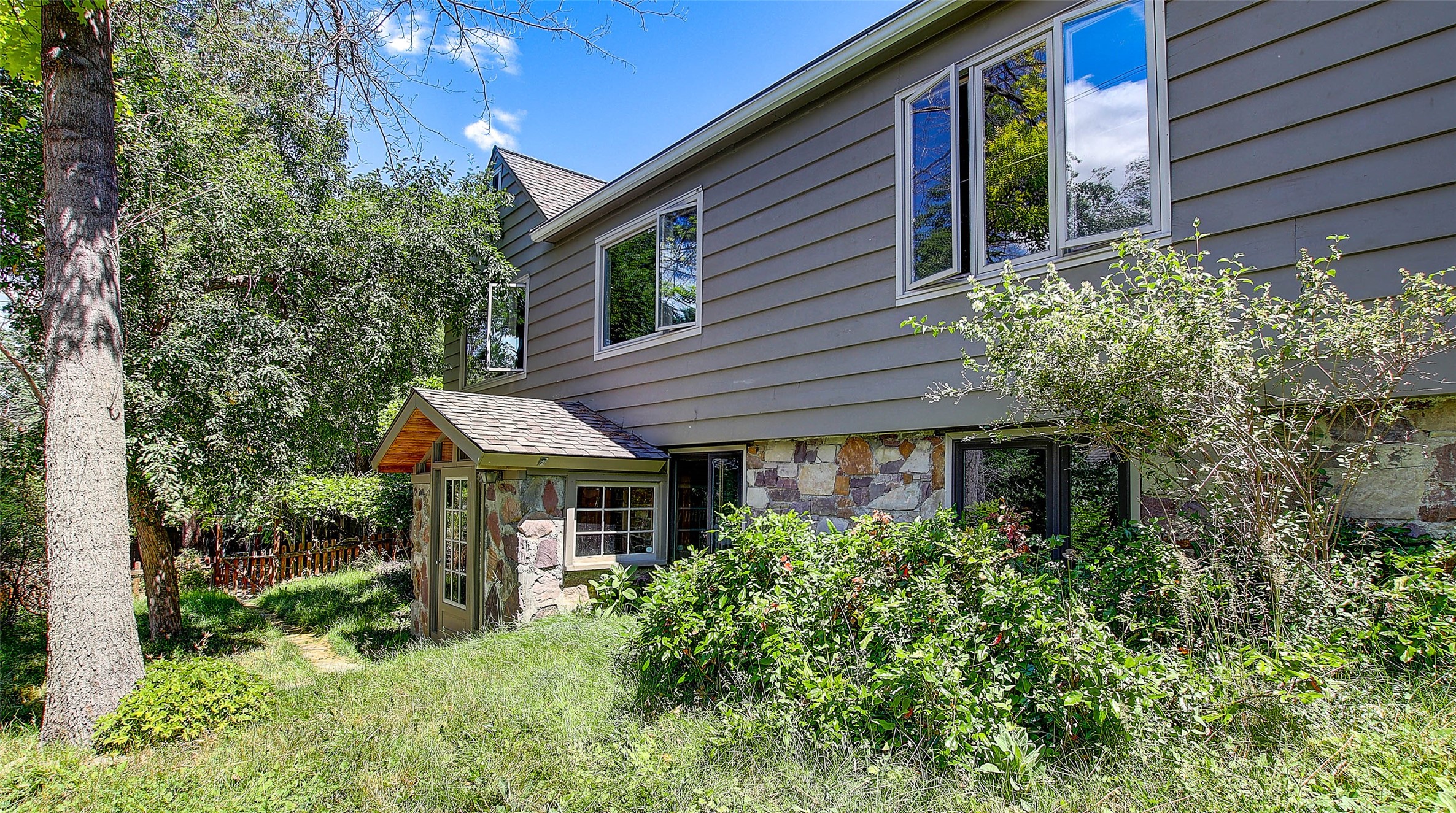 Missoula, Montana 59801, United States, 4 Bedrooms Bedrooms, ,2 BathroomsBathrooms,Residential,Pending,52360