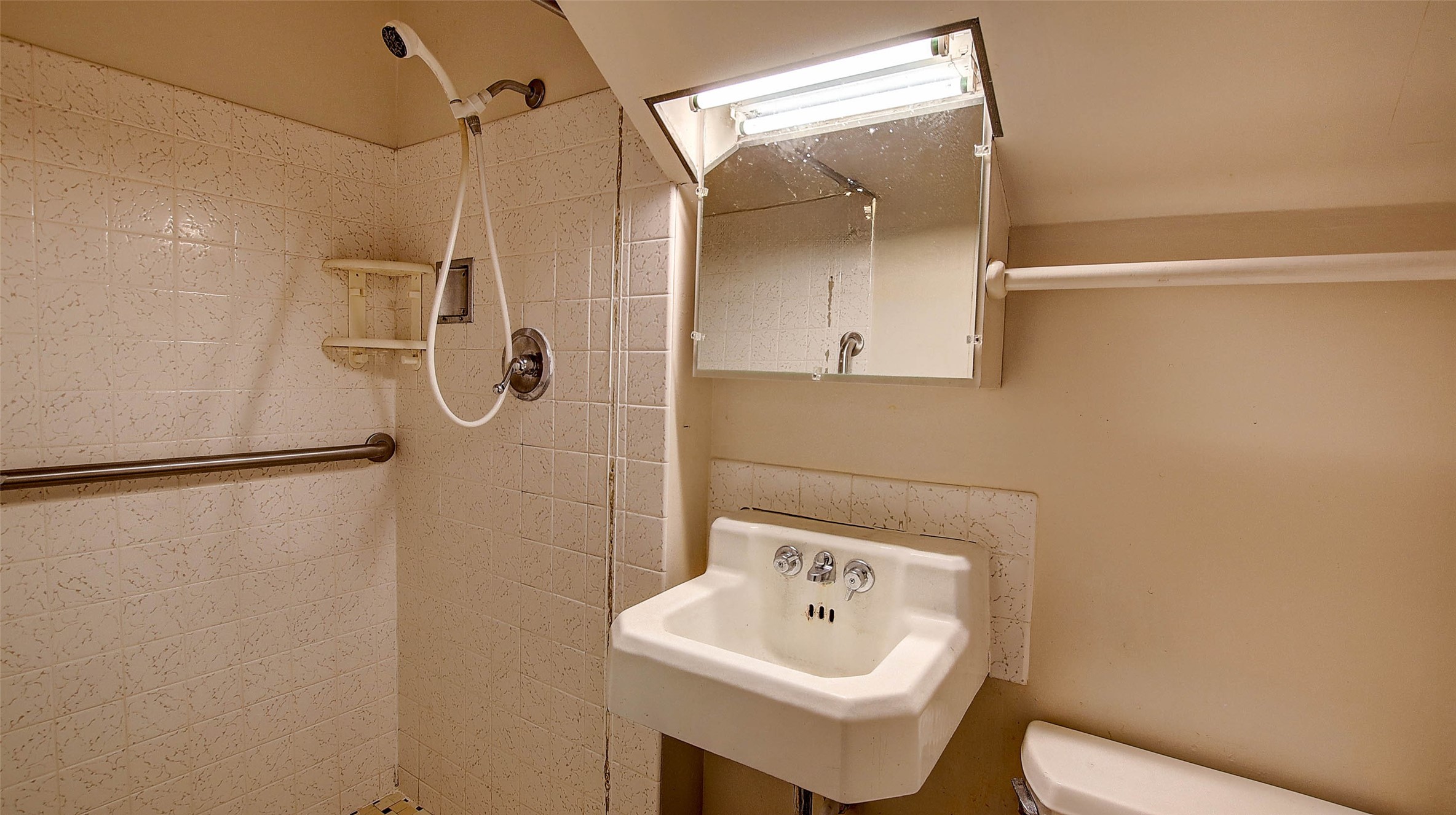 Missoula, Montana 59801, United States, 4 Bedrooms Bedrooms, ,2 BathroomsBathrooms,Residential,Pending,52360