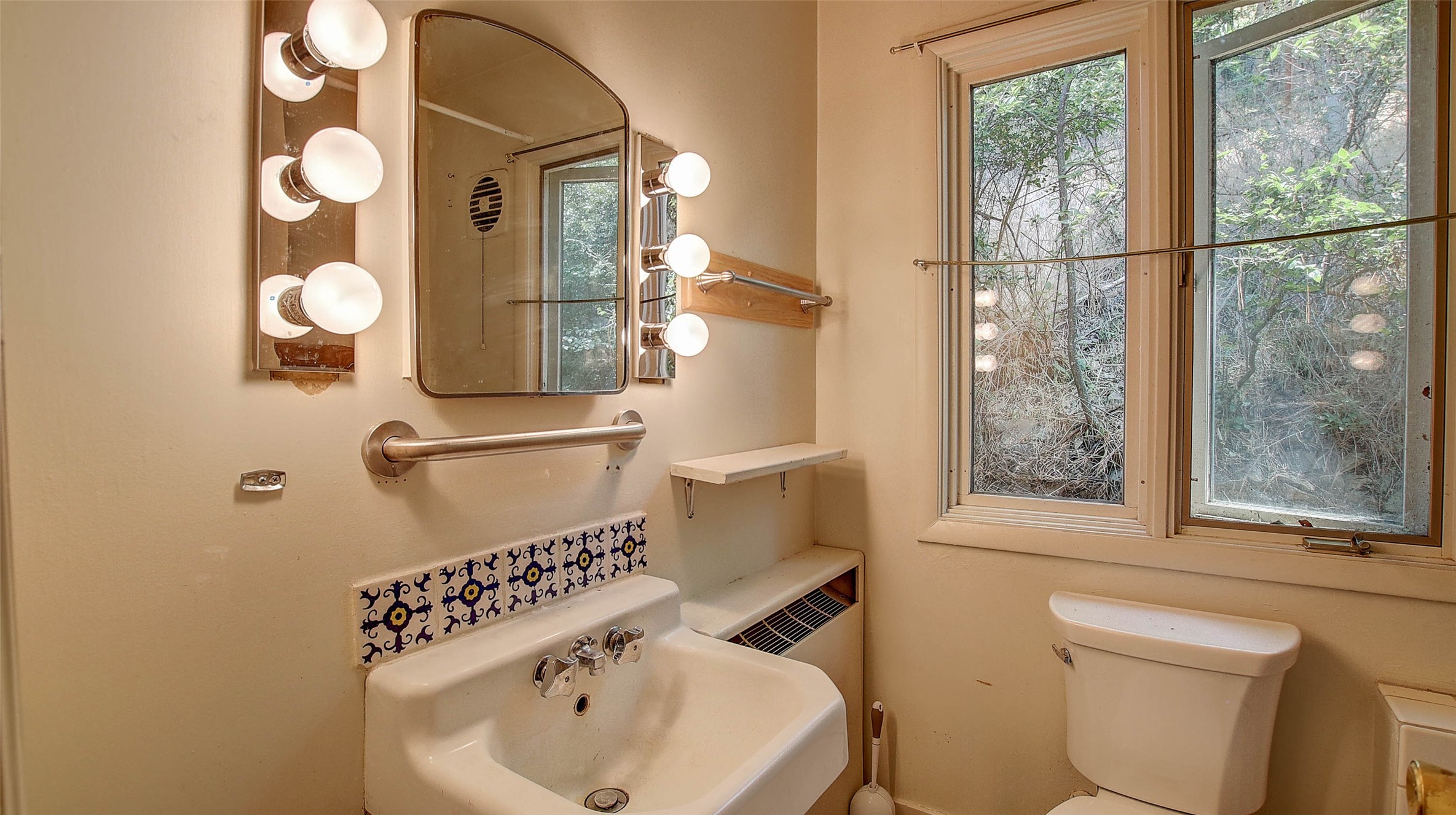 Missoula, Montana 59801, United States, 4 Bedrooms Bedrooms, ,2 BathroomsBathrooms,Residential,Pending,52360