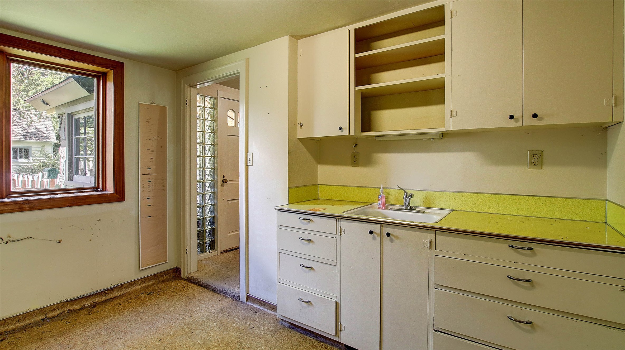 Missoula, Montana 59801, United States, 4 Bedrooms Bedrooms, ,2 BathroomsBathrooms,Residential,Pending,52360