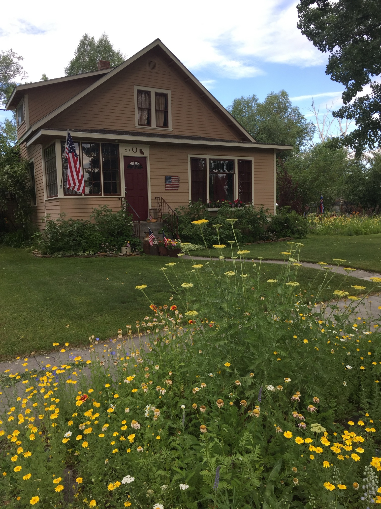 212 4th Ave NE 4th Avenue NE