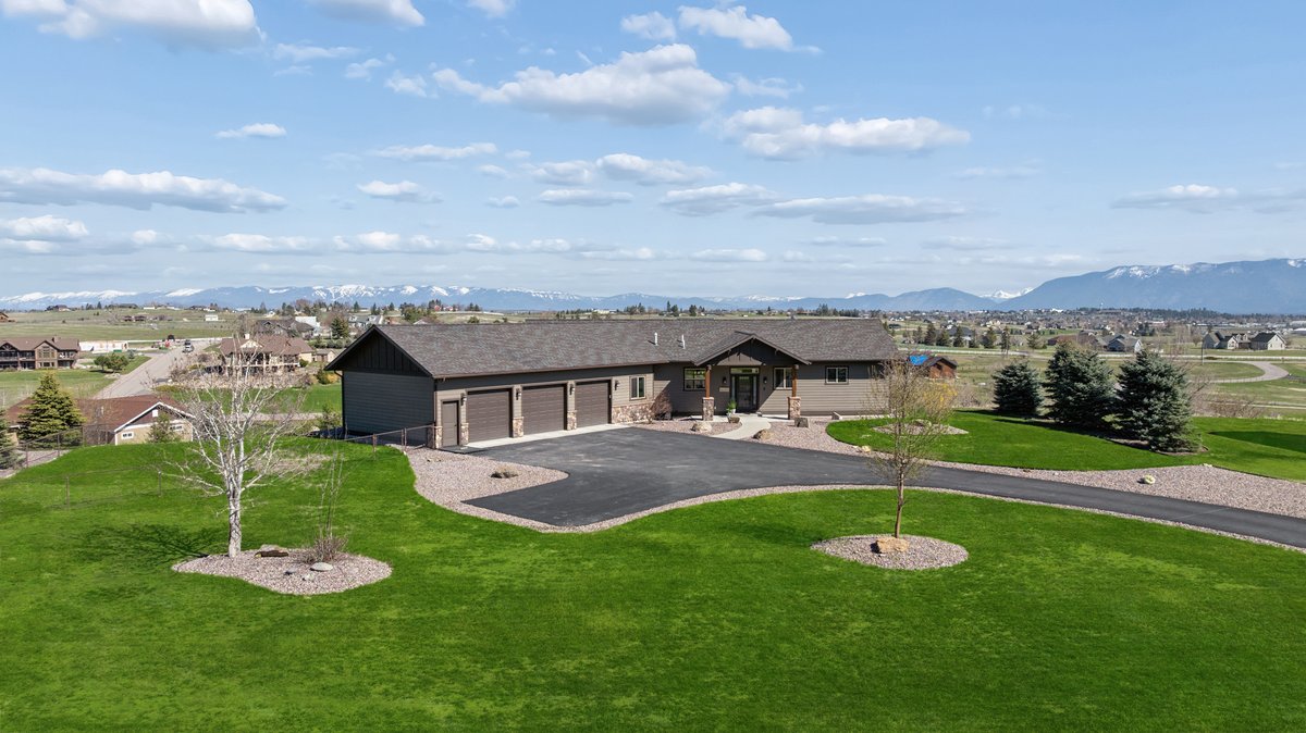 111 Double Eagle Court