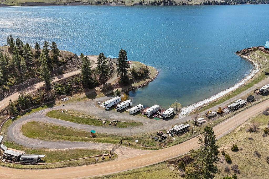 Photo of 2032 Beartooth Road, Wolf Creek, MT 59648 (MLS # 30069113)