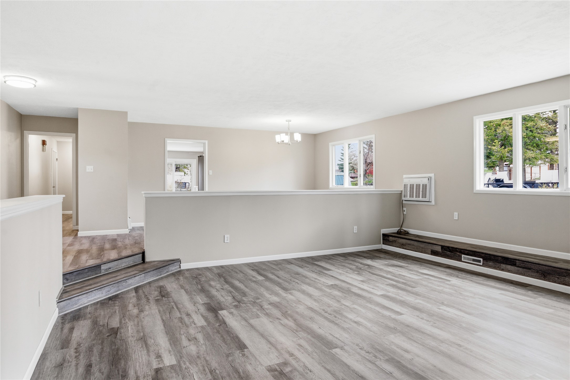 321 S Sanders Street