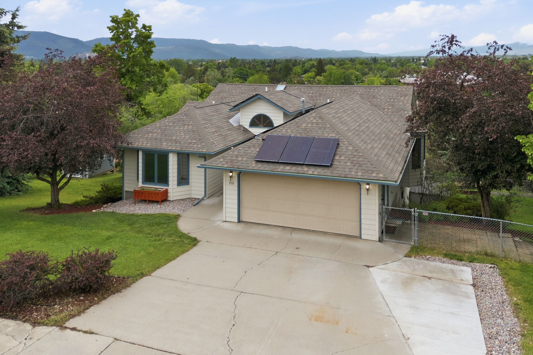 916 Simons Drive