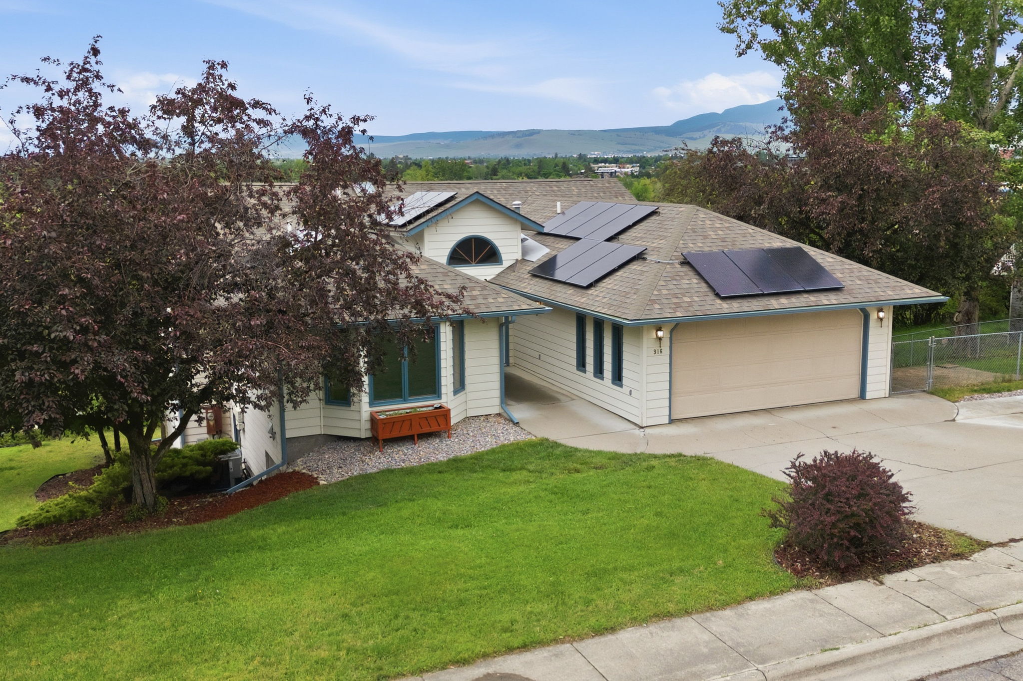 916 Simons Drive