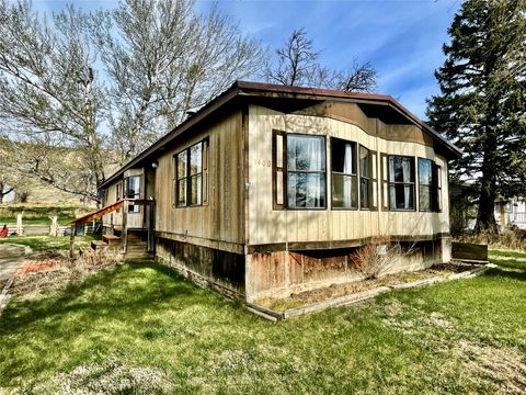 Photo of 1400 Saint Charles Street, Fort Benton, MT 59442 (MLS # 30070252)