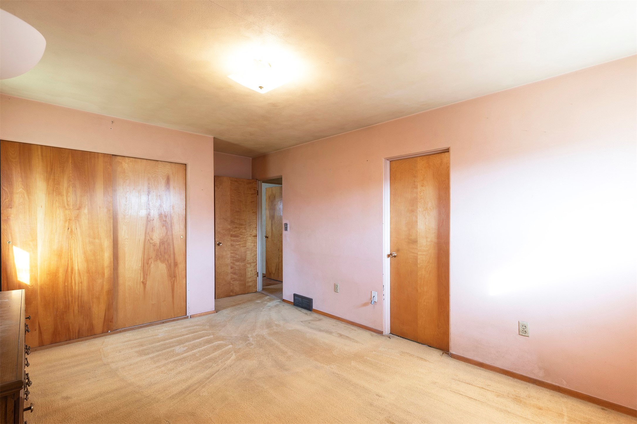 Missoula, Montana 59801, United States, 3 Bedrooms Bedrooms, ,2 BathroomsBathrooms,Residential,Pending,40243