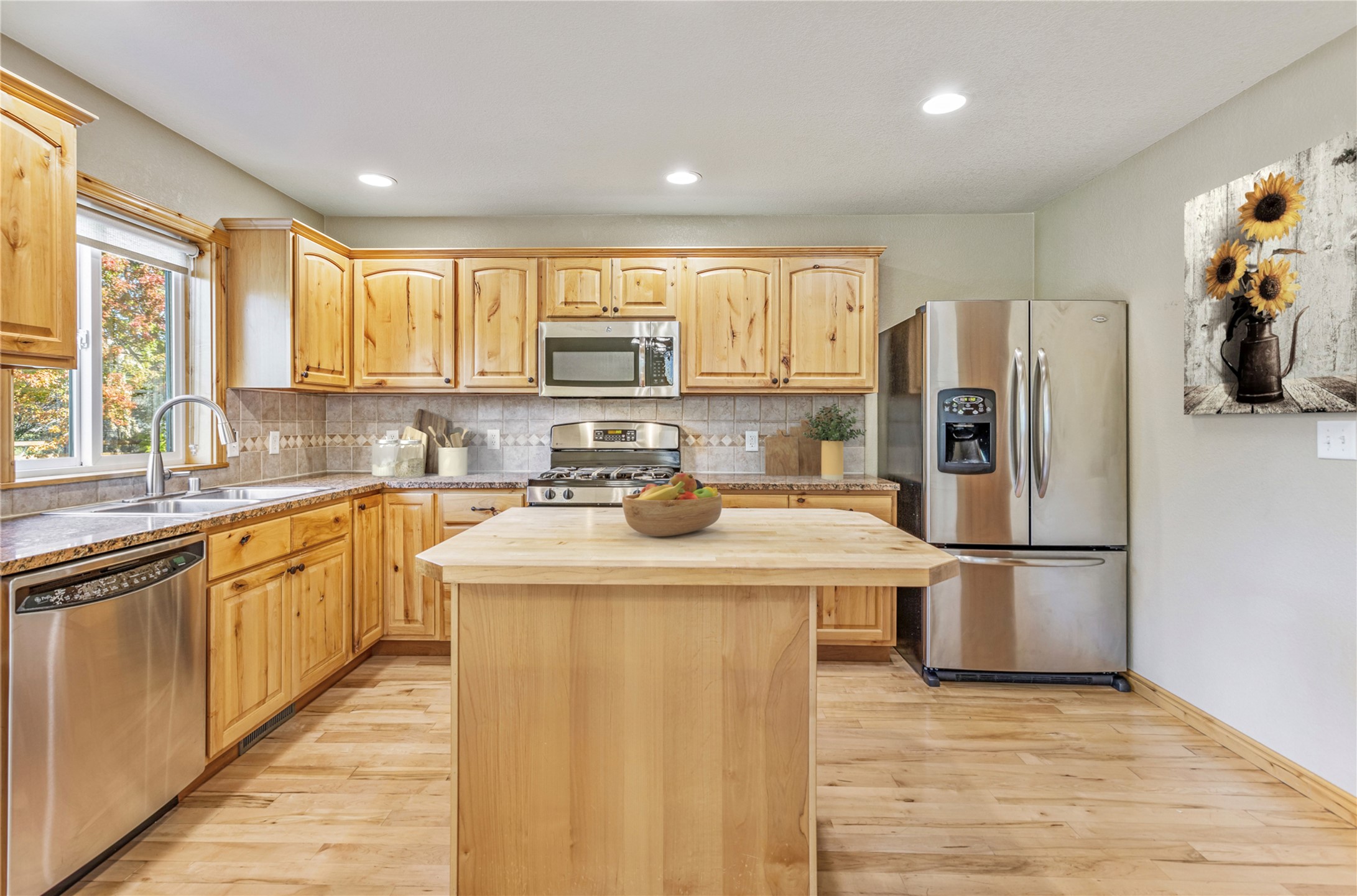 Lolo, Montana 59847, United States, 3 Bedrooms Bedrooms, ,2 BathroomsBathrooms,Residential,Pending,38803