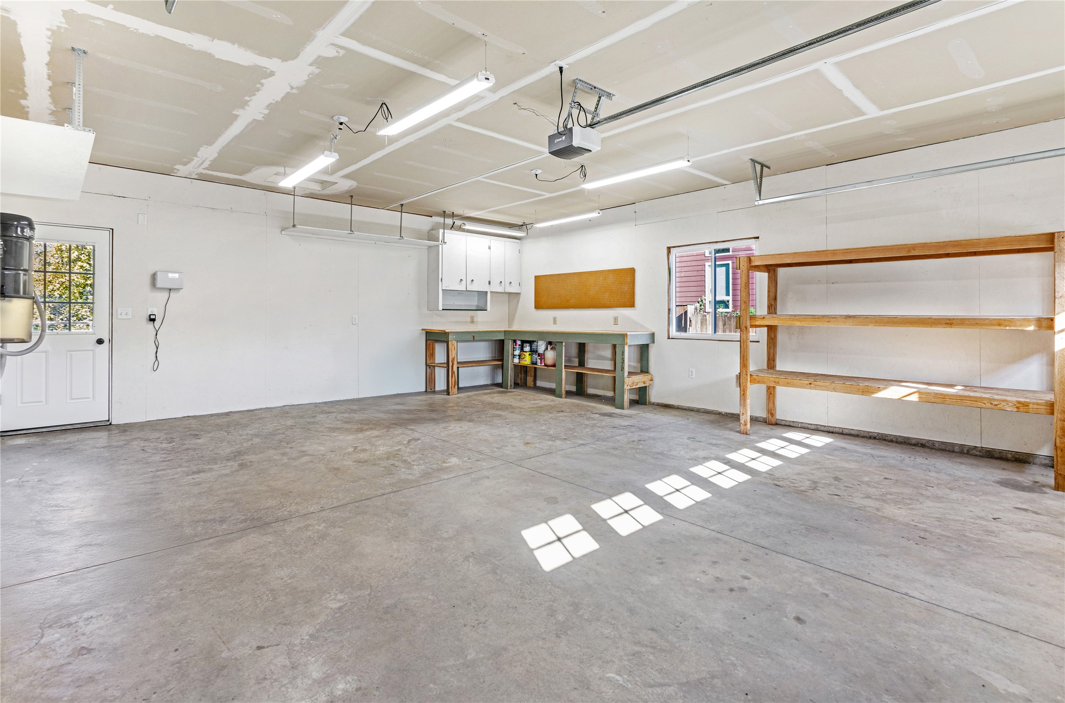 Lolo, Montana 59847, United States, 3 Bedrooms Bedrooms, ,2 BathroomsBathrooms,Residential,Pending,38803