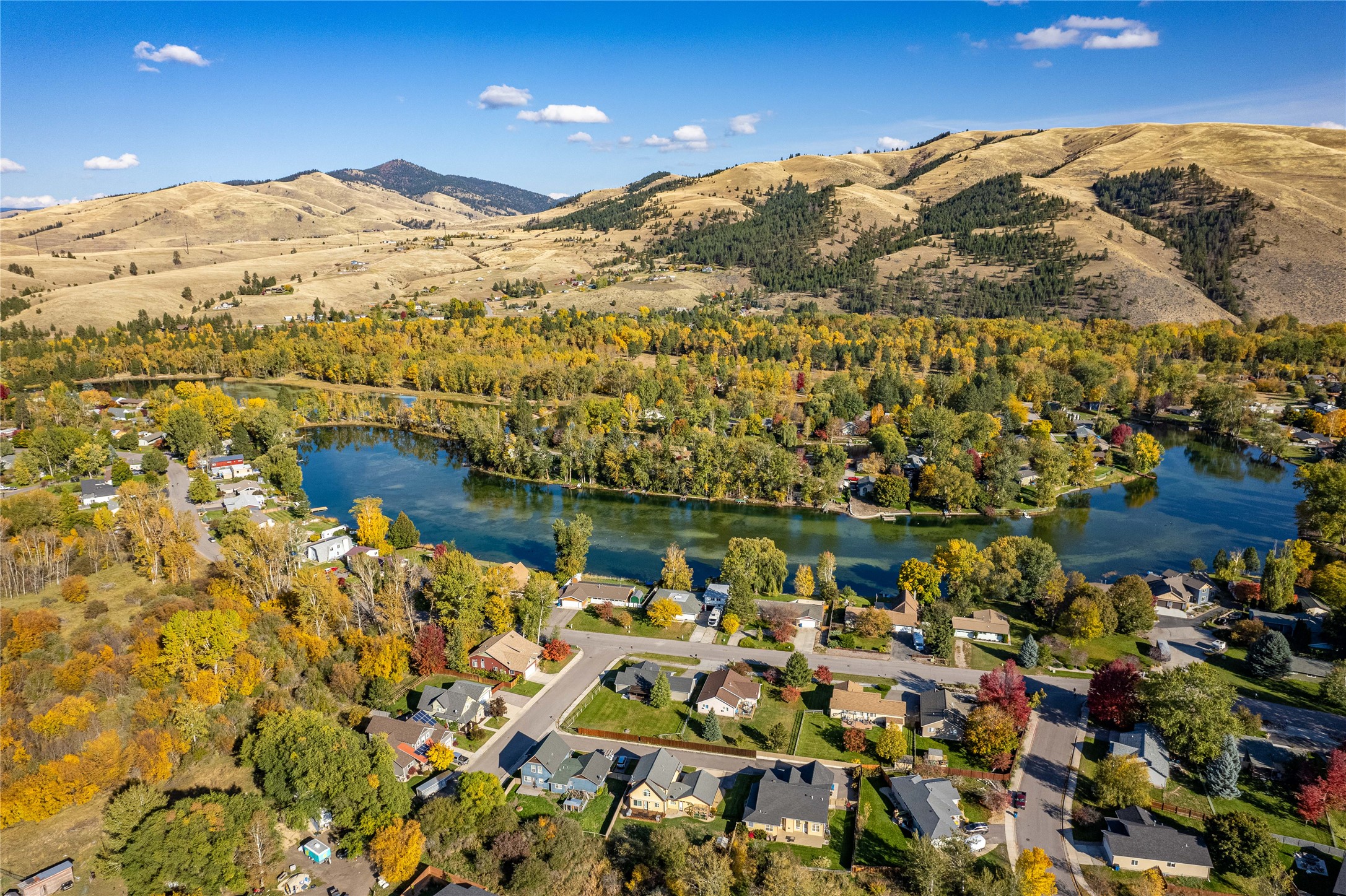 Lolo, Montana 59847, United States, 3 Bedrooms Bedrooms, ,2 BathroomsBathrooms,Residential,Pending,38803