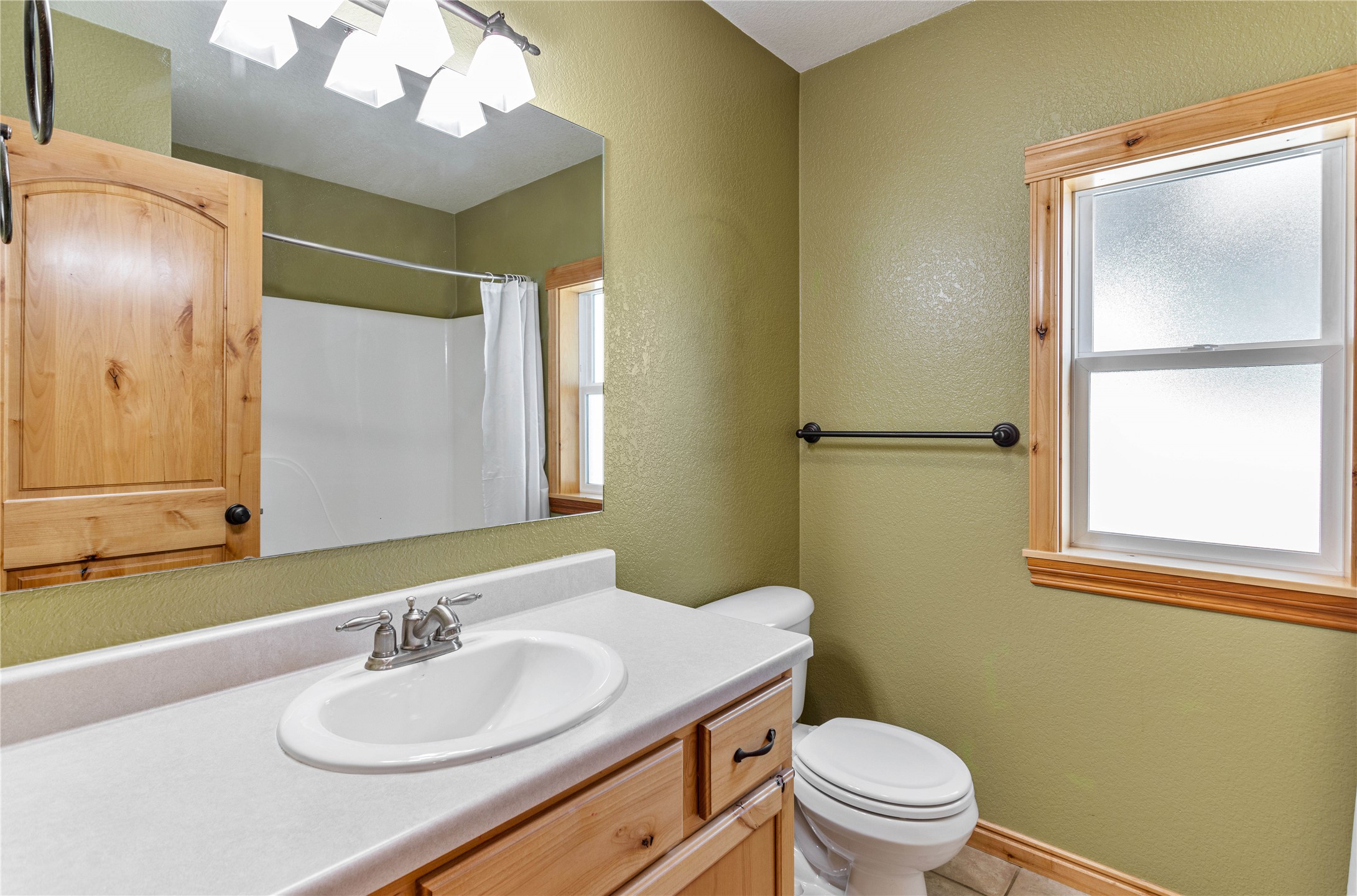 Lolo, Montana 59847, United States, 3 Bedrooms Bedrooms, ,2 BathroomsBathrooms,Residential,Pending,38803