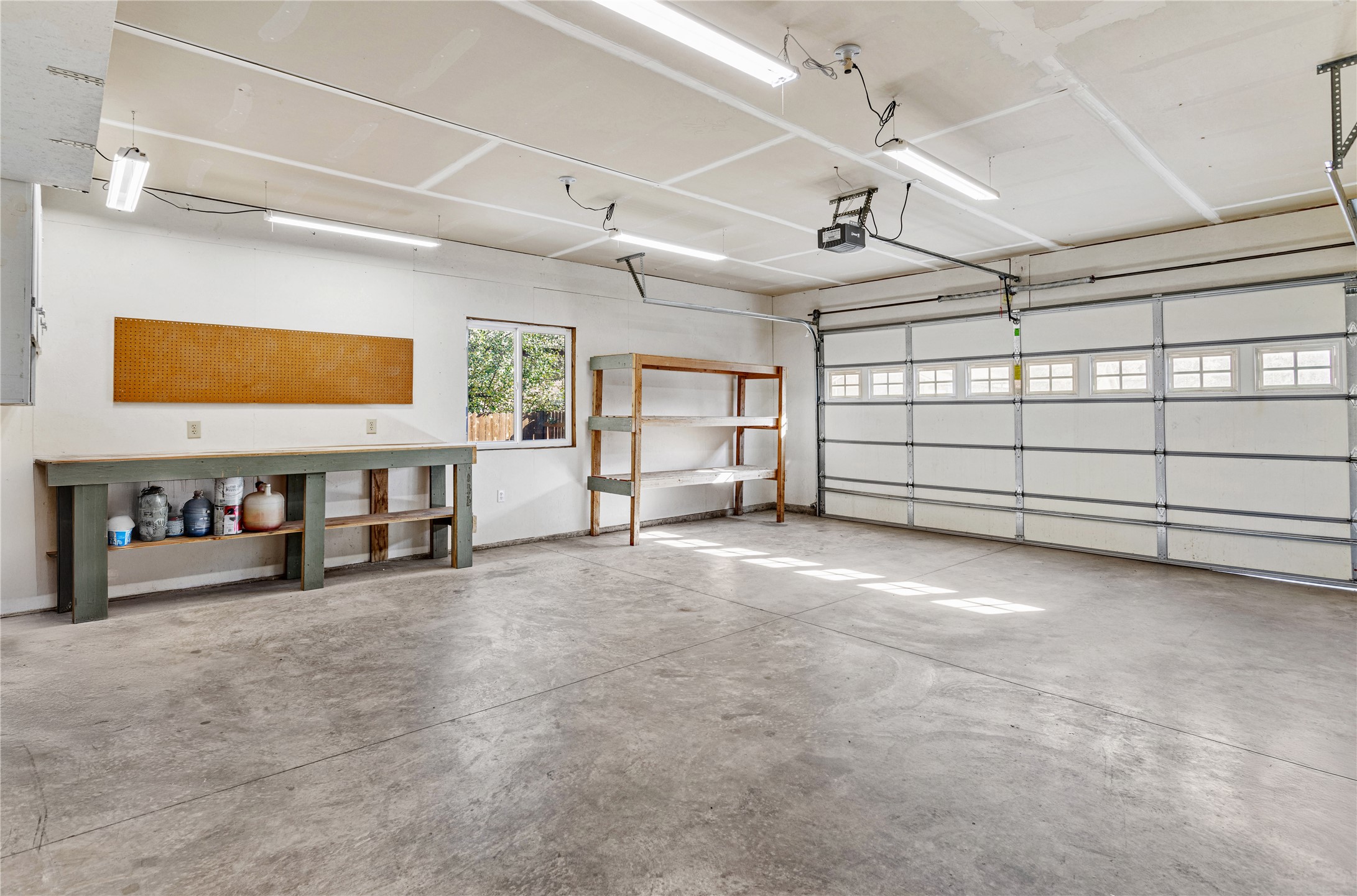 Lolo, Montana 59847, United States, 3 Bedrooms Bedrooms, ,2 BathroomsBathrooms,Residential,Pending,38803