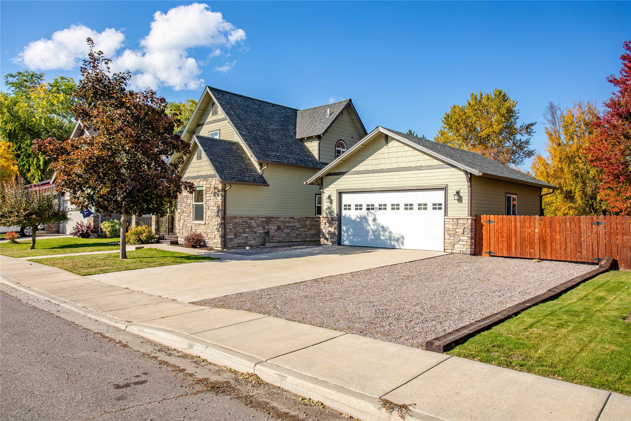 Lolo, Montana 59847, United States, 3 Bedrooms Bedrooms, ,2 BathroomsBathrooms,Residential,Pending,38803