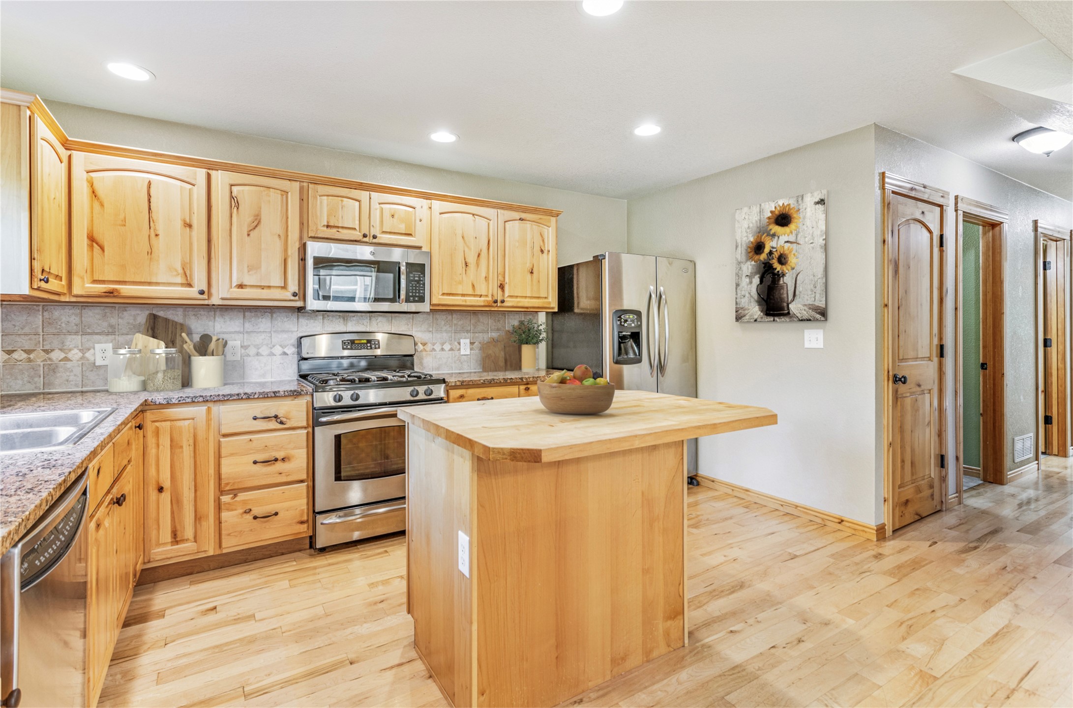 Lolo, Montana 59847, United States, 3 Bedrooms Bedrooms, ,2 BathroomsBathrooms,Residential,Pending,38803