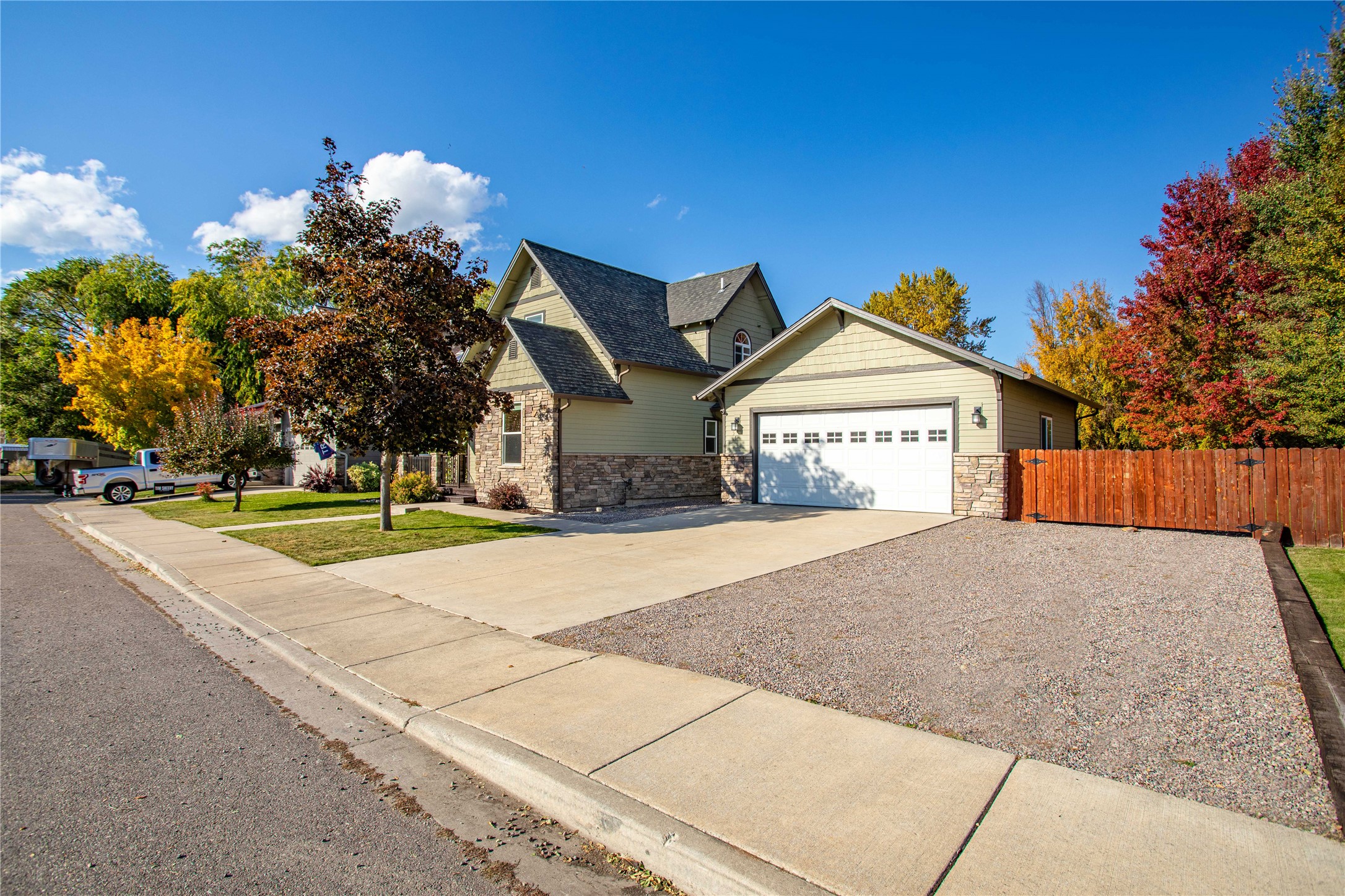 Lolo, Montana 59847, United States, 3 Bedrooms Bedrooms, ,2 BathroomsBathrooms,Residential,Pending,38803