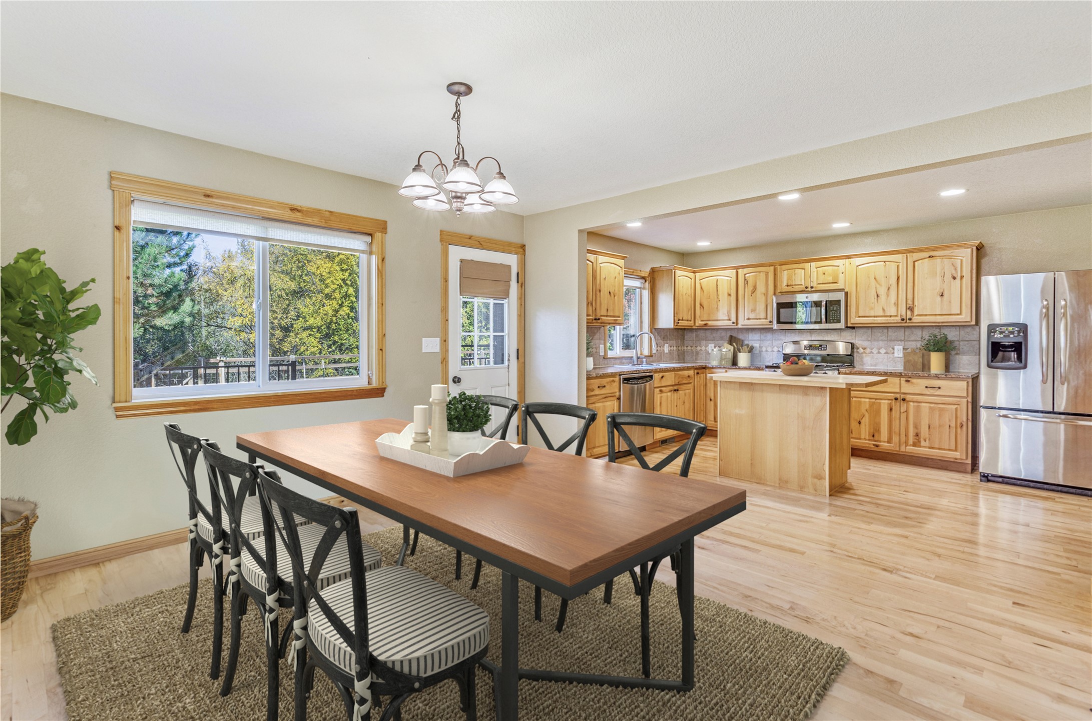 Lolo, Montana 59847, United States, 3 Bedrooms Bedrooms, ,2 BathroomsBathrooms,Residential,Pending,38803