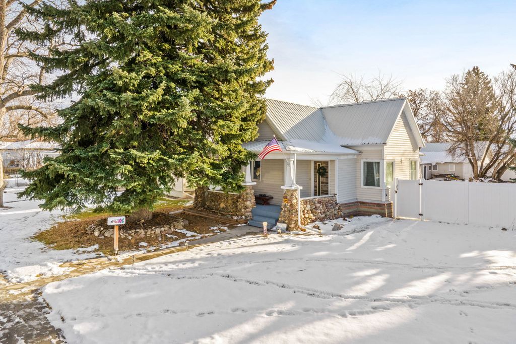 Photo of 1912 6th Avenue N, Great Falls, MT 59401 (MLS # 30061888)