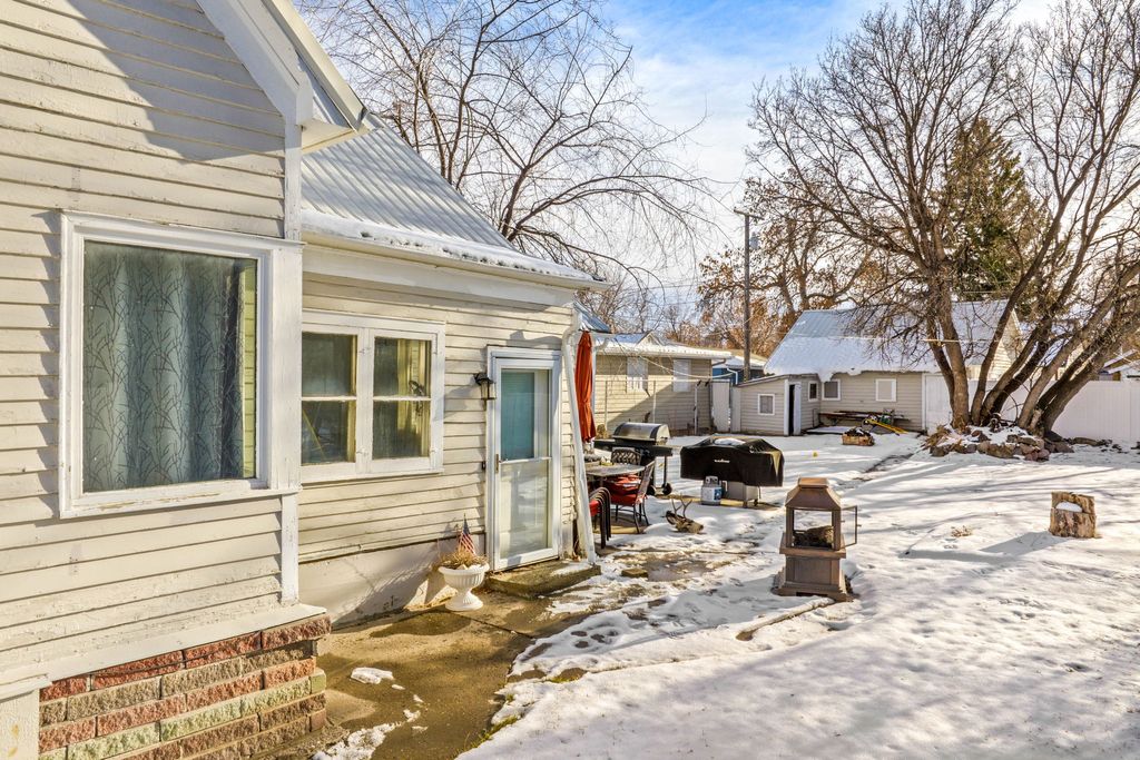 Photo of 1912 6th Avenue N, Great Falls, MT 59401 (MLS # 30061888)