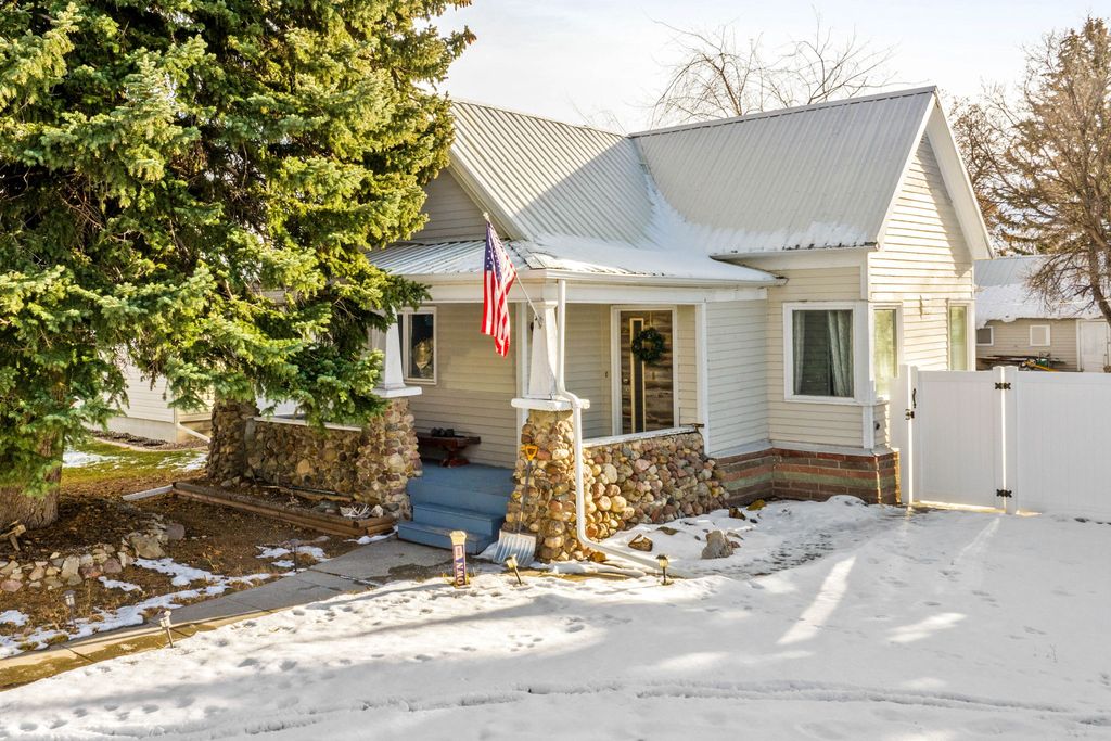 Photo of 1912 6th Avenue N, Great Falls, MT 59401 (MLS # 30061888)