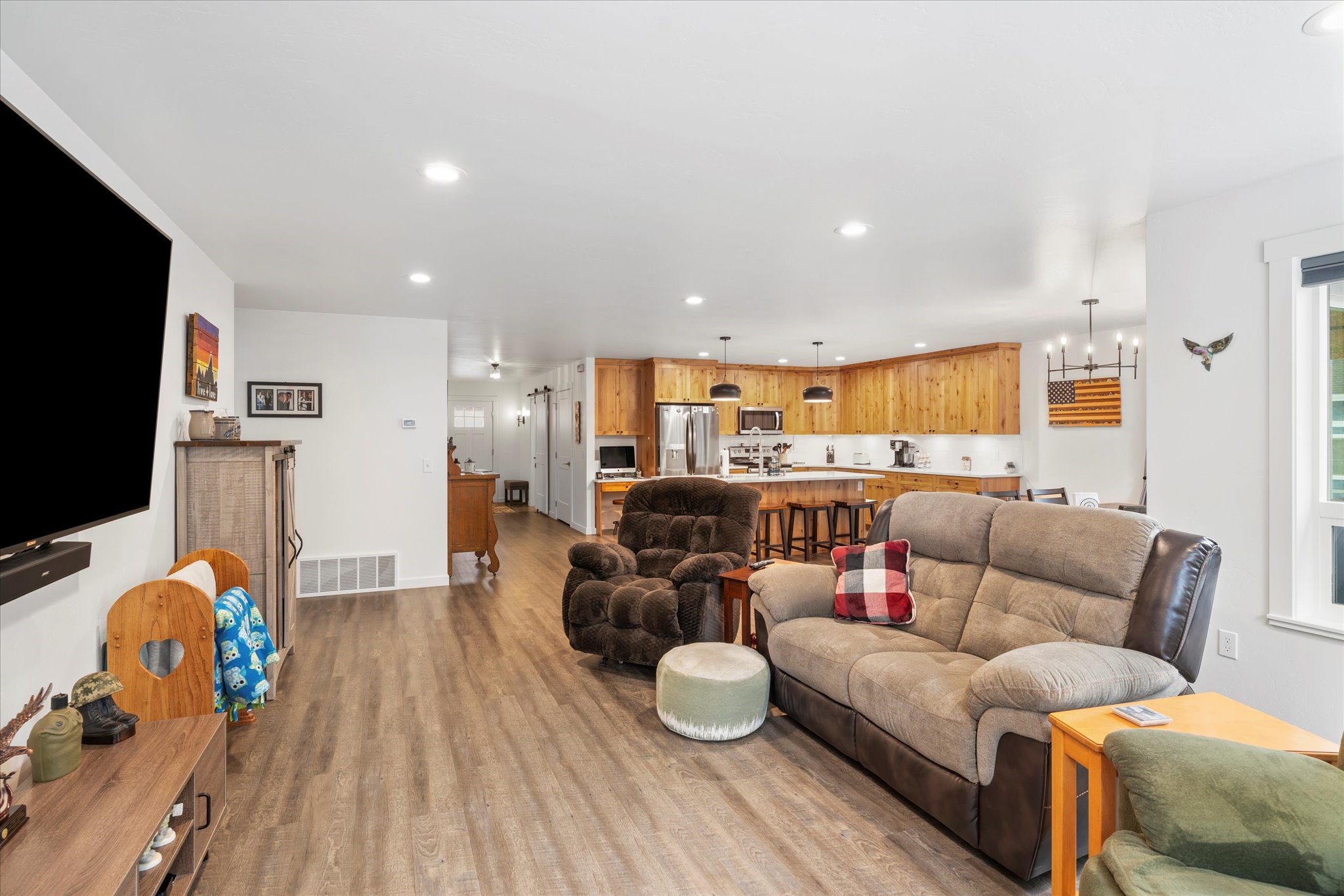 Bigfork, Montana 59911, United States, 3 Bedrooms Bedrooms, ,2 BathroomsBathrooms,Residential,Pending,48971